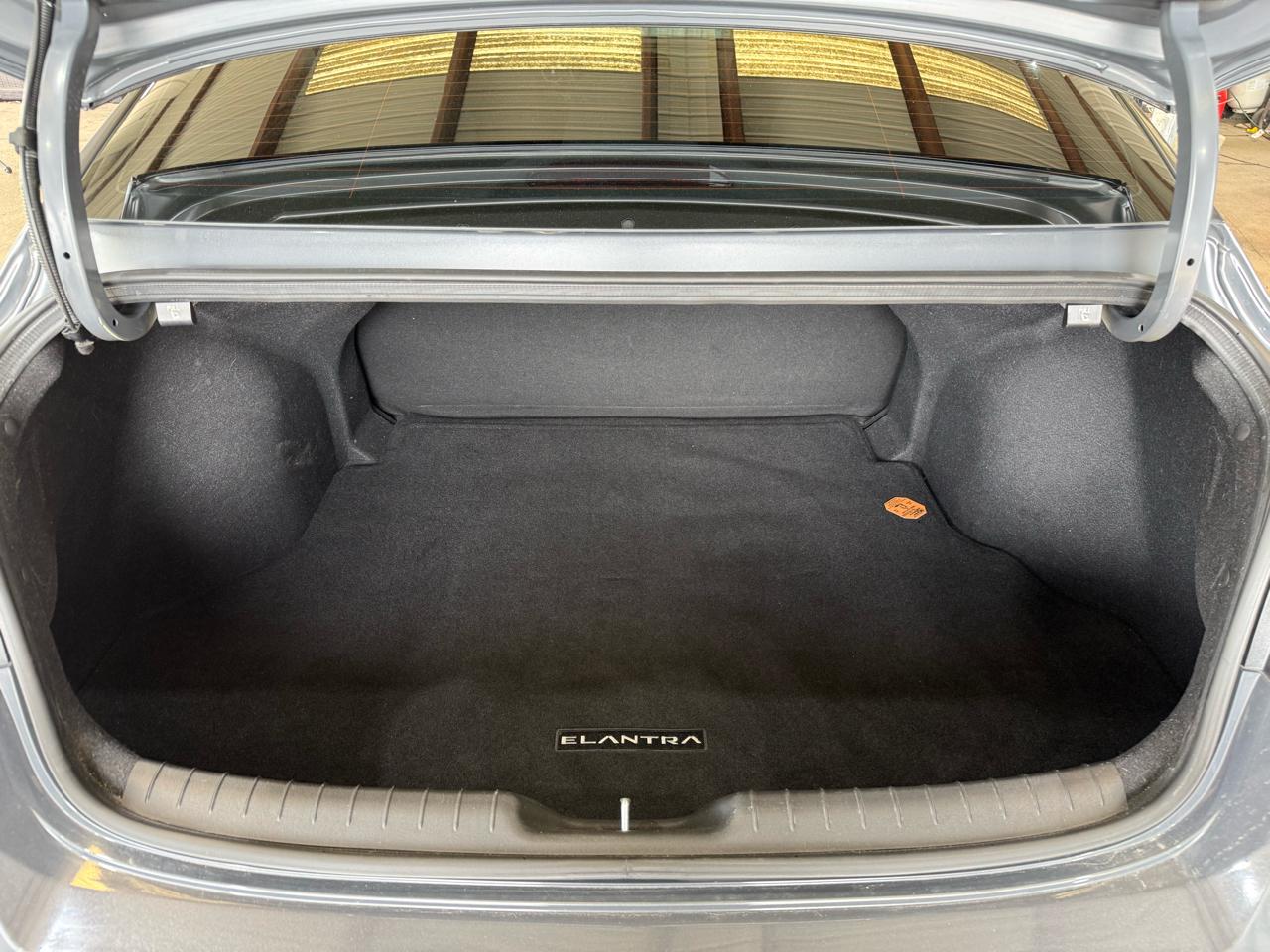 Hyundai Elantra SEL 2023