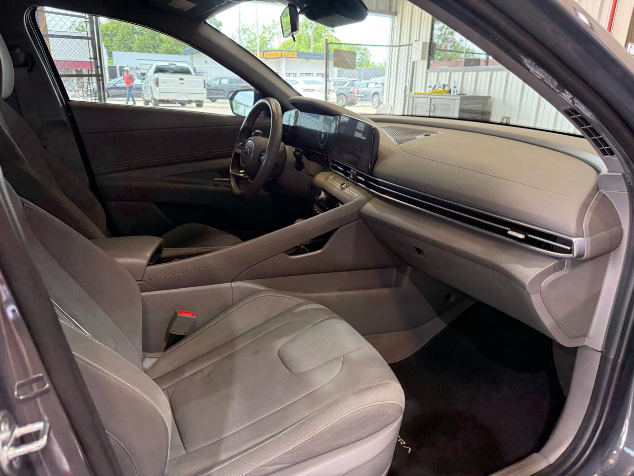 Hyundai Elantra SEL 2023