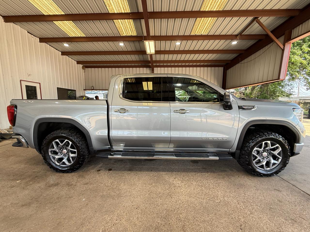 GMC Sierra 1500 SLT Crew Cab 4WD 2023