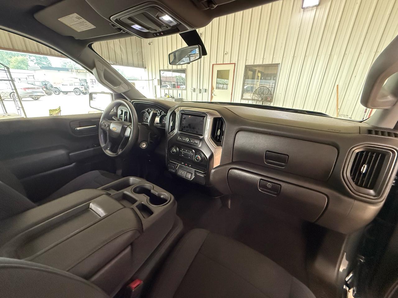 Chevrolet Silverado 1500 Custom Crew Cab Short Box 4WD 2020