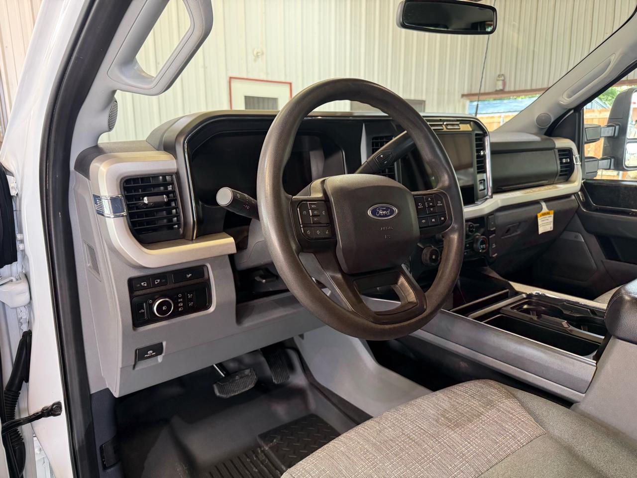 Ford F-250 SD XLT Crew Cab 4WD 2024