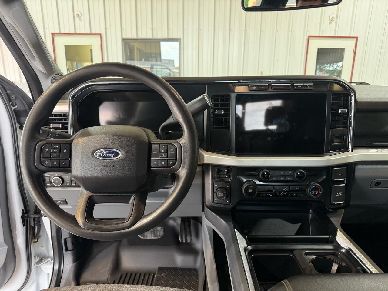 Ford F-250 SD XLT Crew Cab 4WD 2024