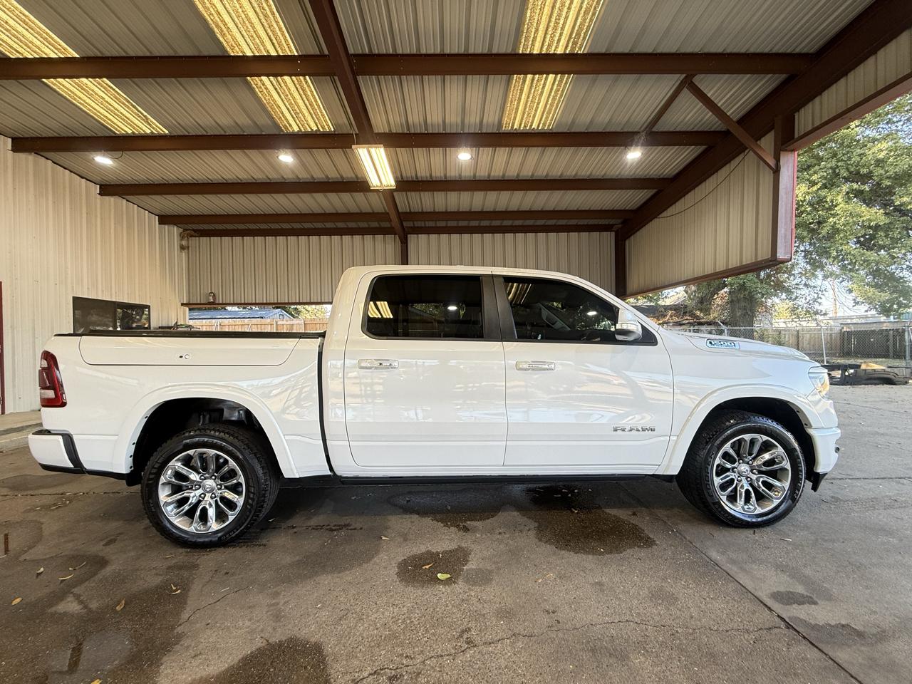 RAM 1500 Laramie Crew Cab SWB 2WD 2022