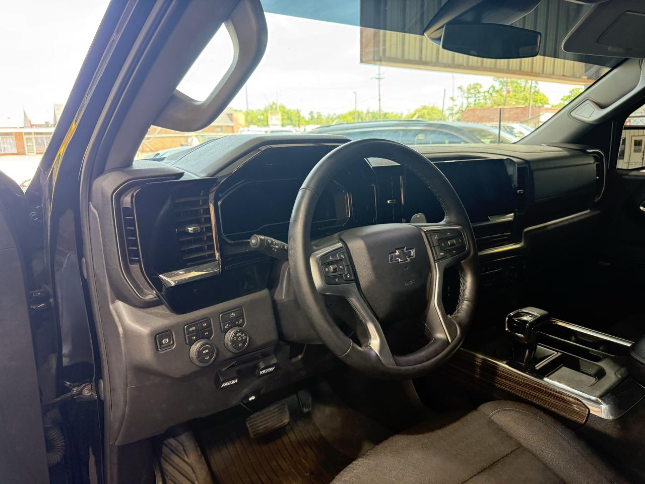 Chevrolet Silverado 1500 Trail Boss LT Crew Cab 4WD 2025