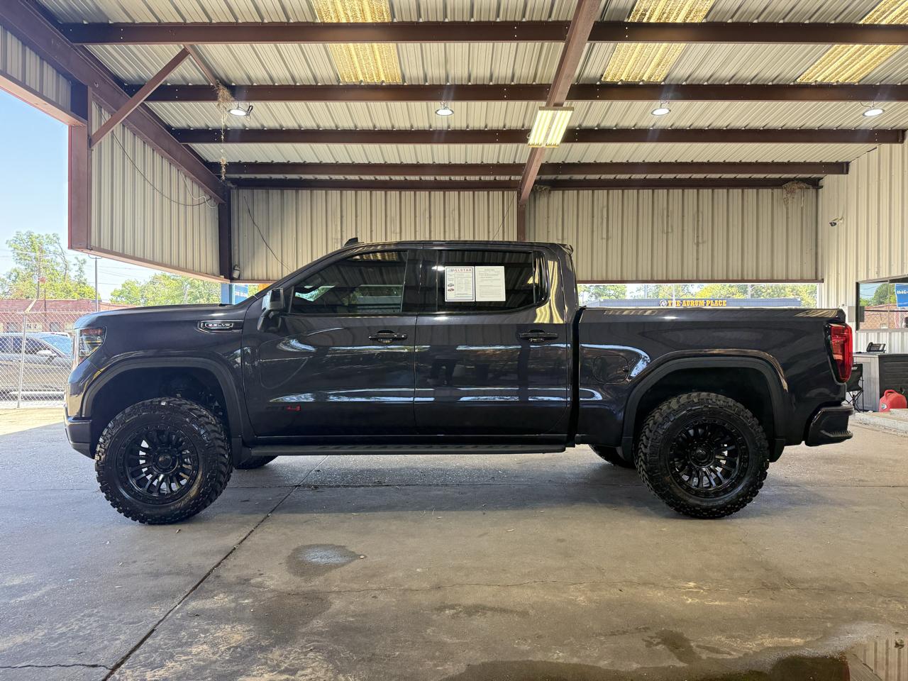 GMC Sierra 1500 AT4 Crew Cab 4WD 2024