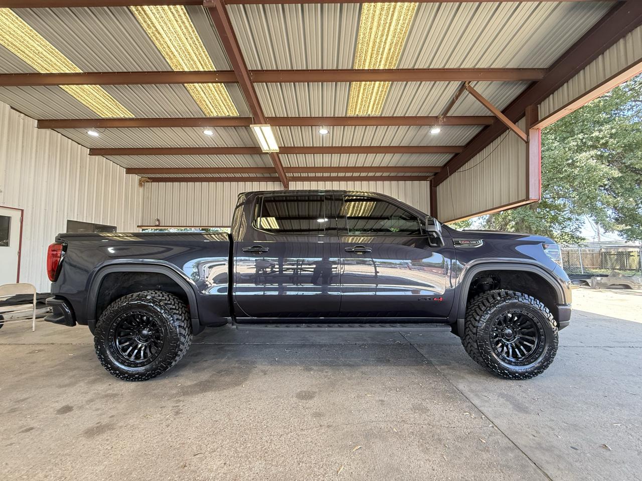 GMC Sierra 1500 AT4 Crew Cab 4WD 2024