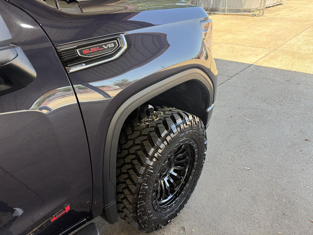 GMC Sierra 1500 AT4 Crew Cab 4WD 2024