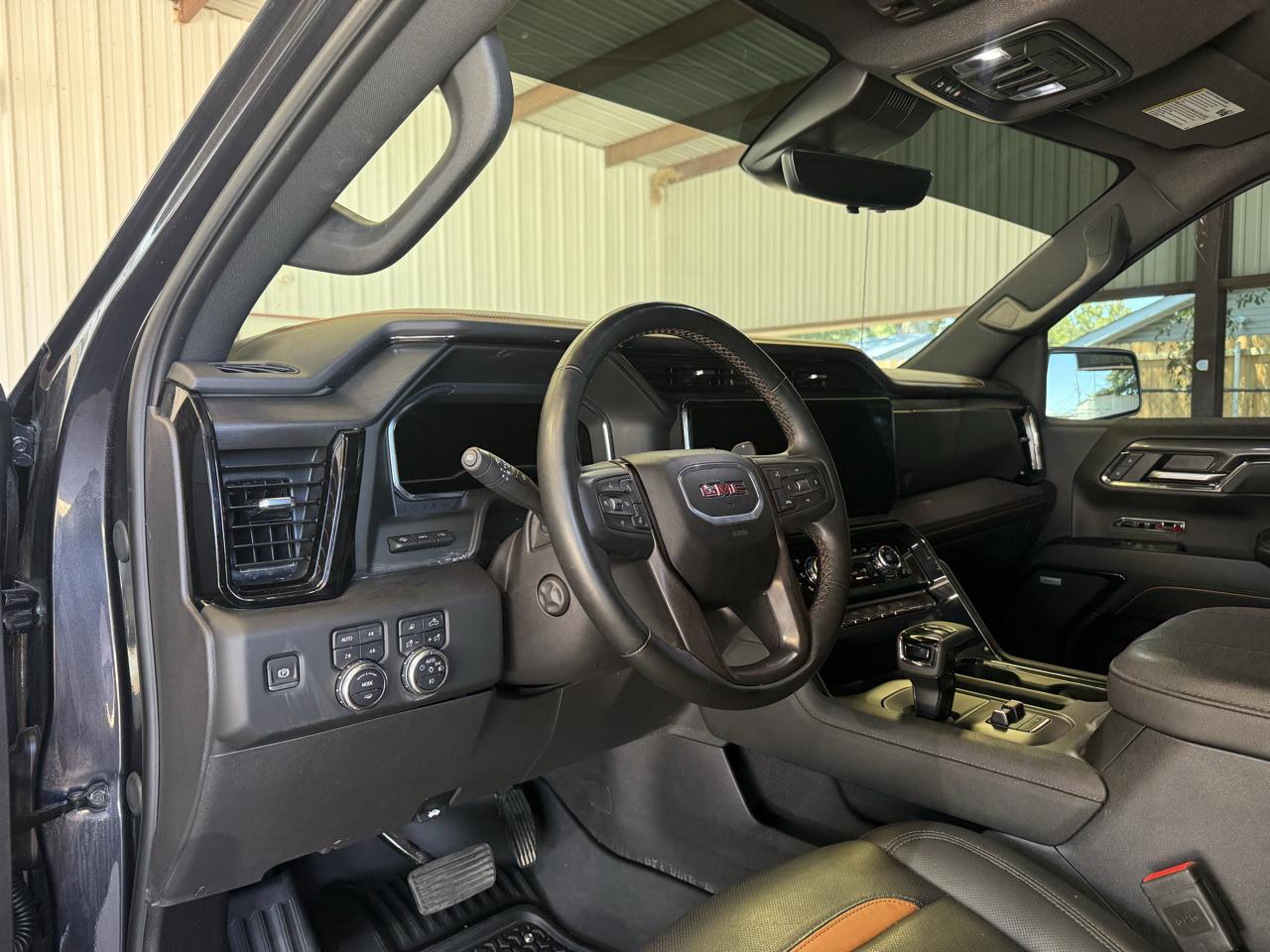 GMC Sierra 1500 AT4 Crew Cab 4WD 2024