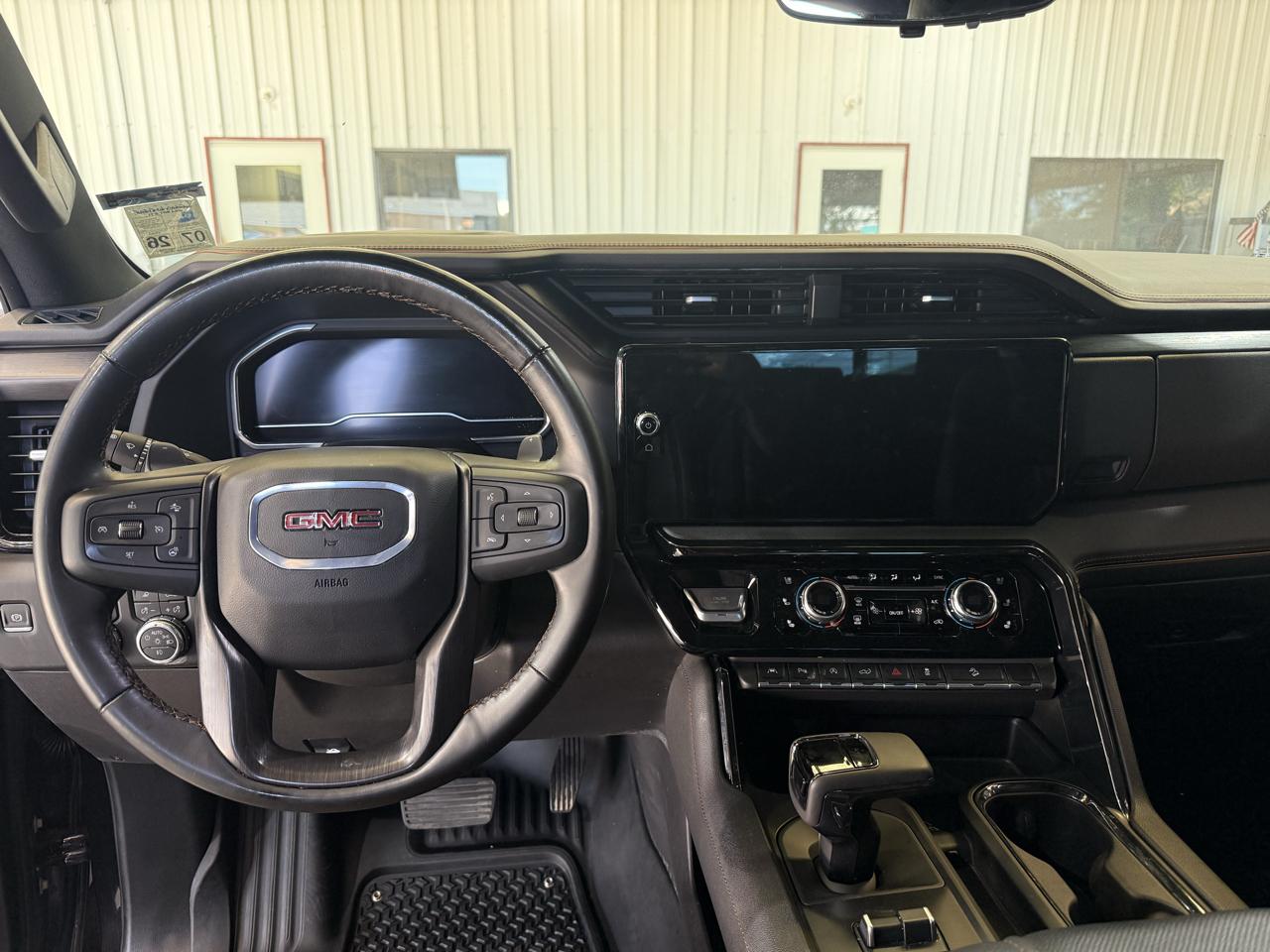 GMC Sierra 1500 AT4 Crew Cab 4WD 2024