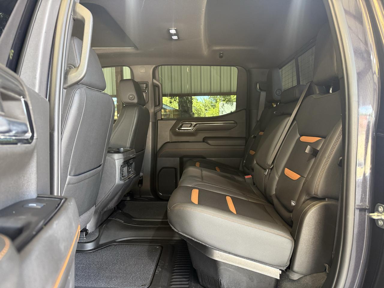 GMC Sierra 1500 AT4 Crew Cab 4WD 2024