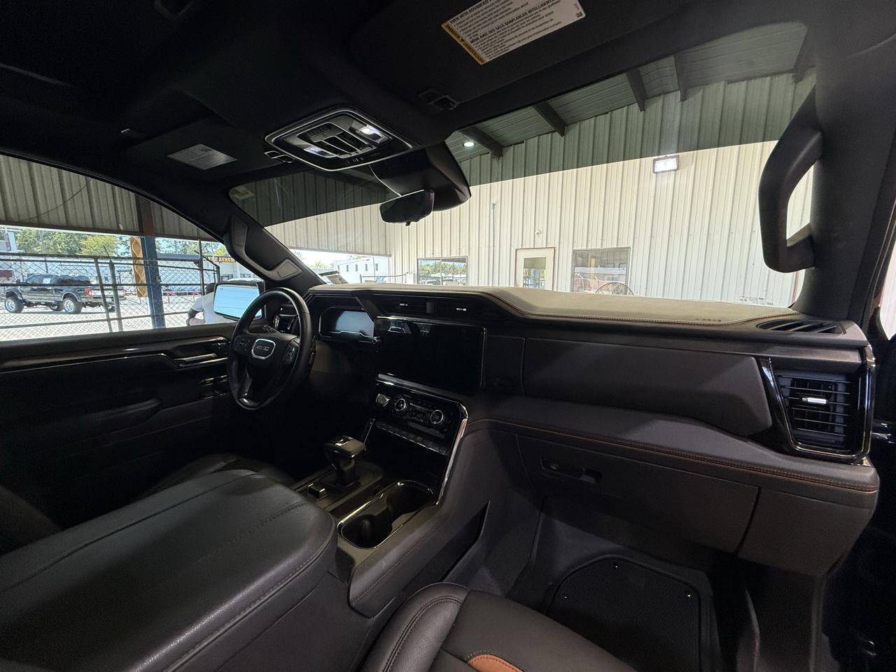 GMC Sierra 1500 AT4 Crew Cab 4WD 2024