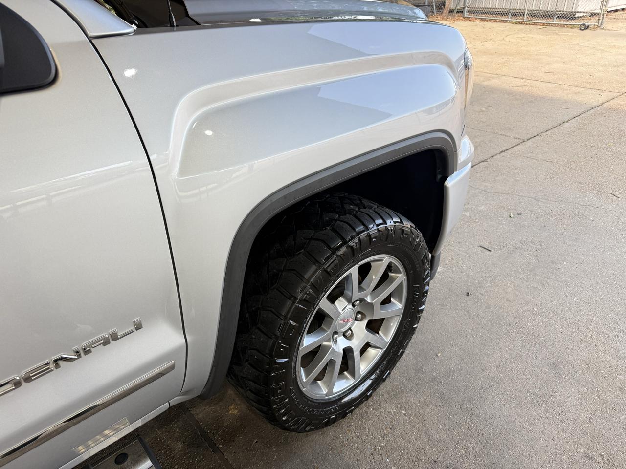 GMC Sierra photo 9