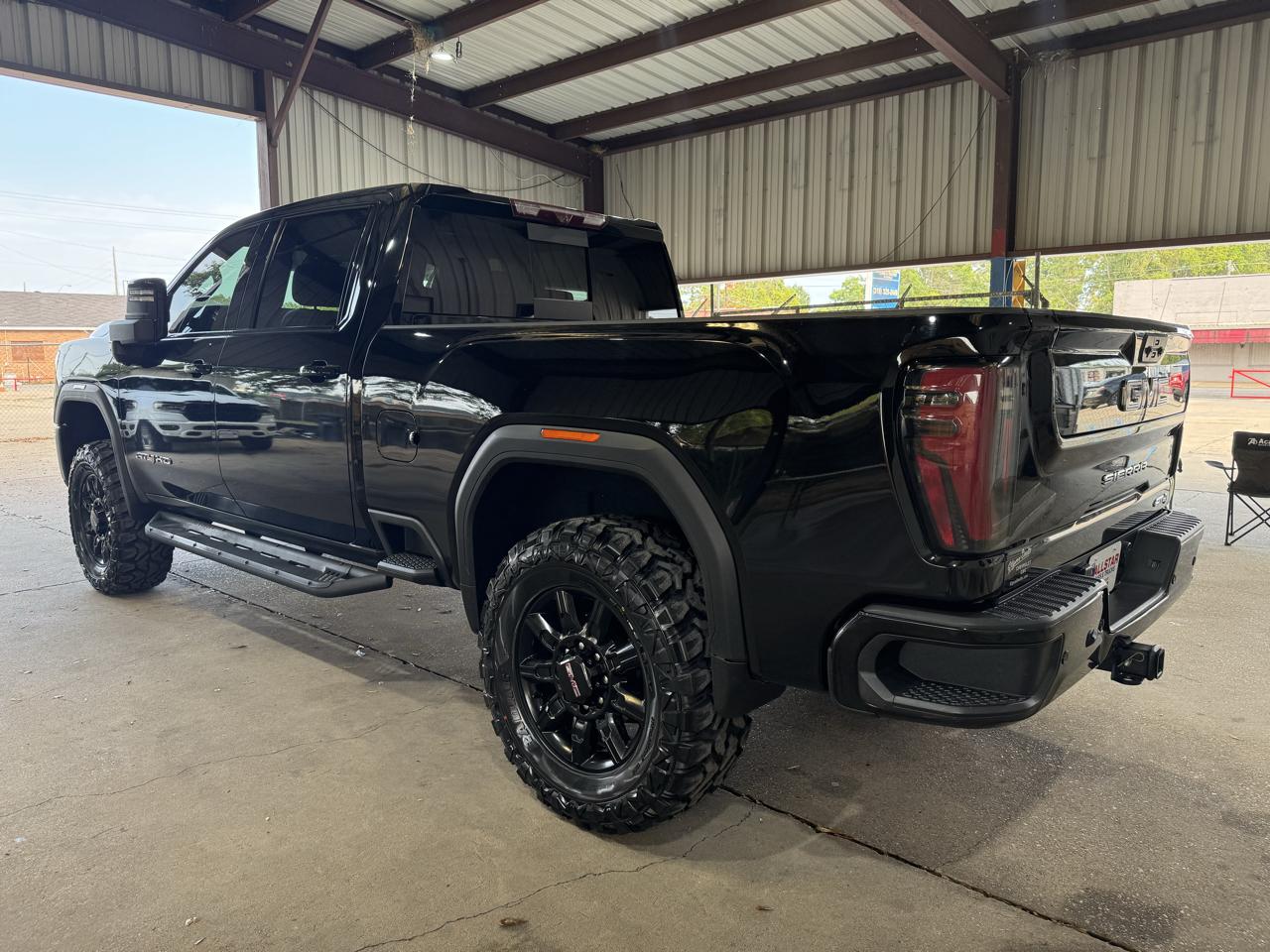GMC Sierra 2500HD AT4 Crew Cab 4WD 2024