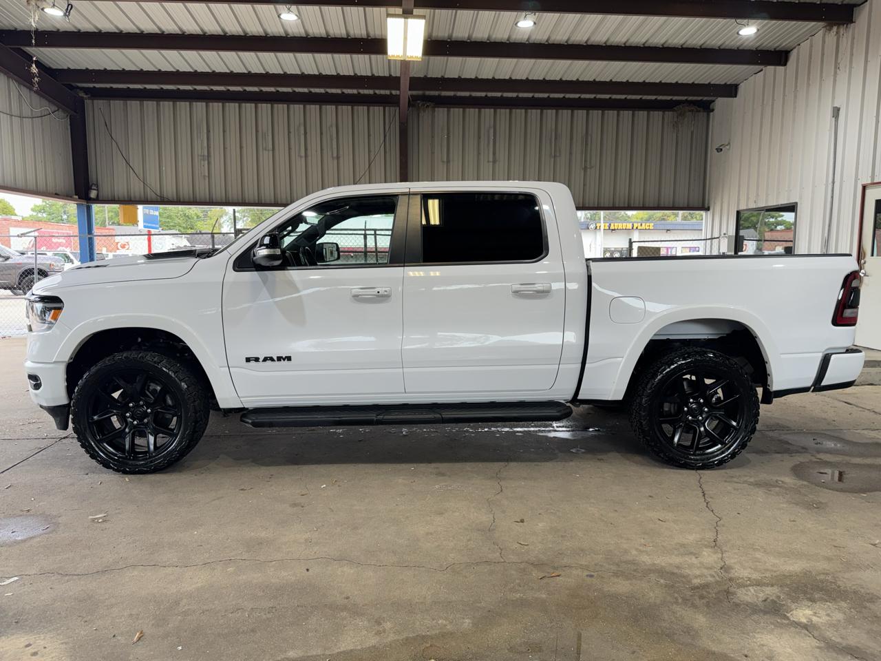 RAM 1500 Laramie Crew Cab SWB 4WD 2022