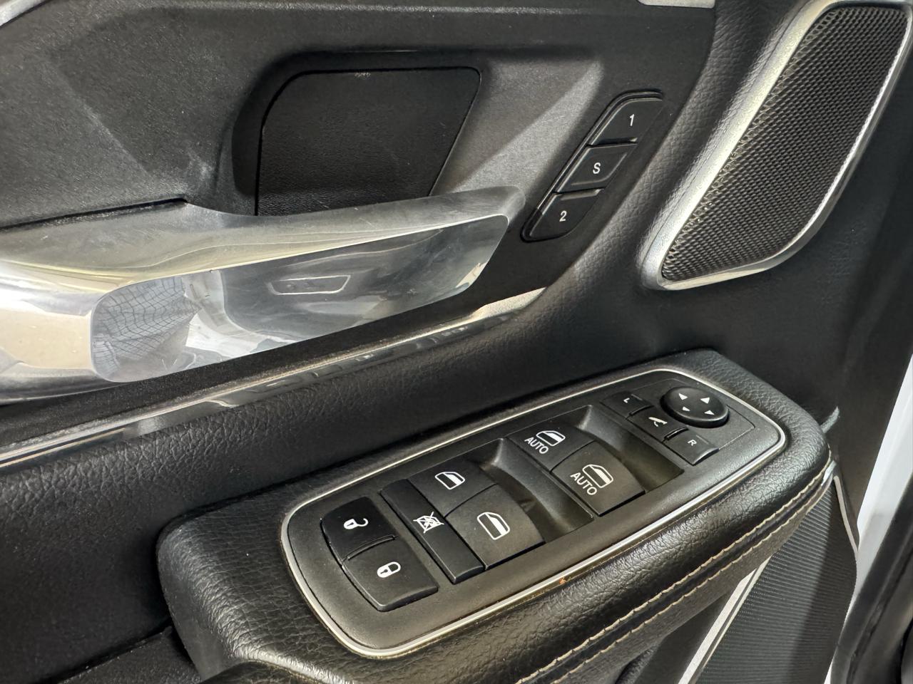 RAM 1500 Laramie Crew Cab SWB 4WD 2022
