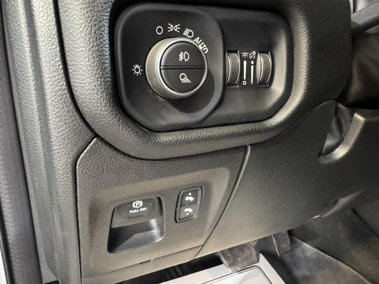 RAM 1500 Laramie Crew Cab SWB 4WD 2022