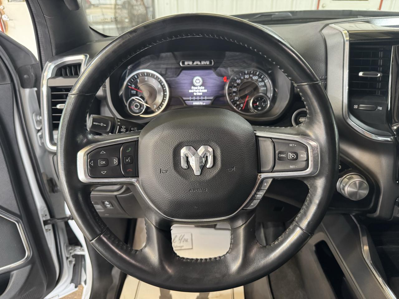 RAM 1500 Laramie Crew Cab SWB 4WD 2022
