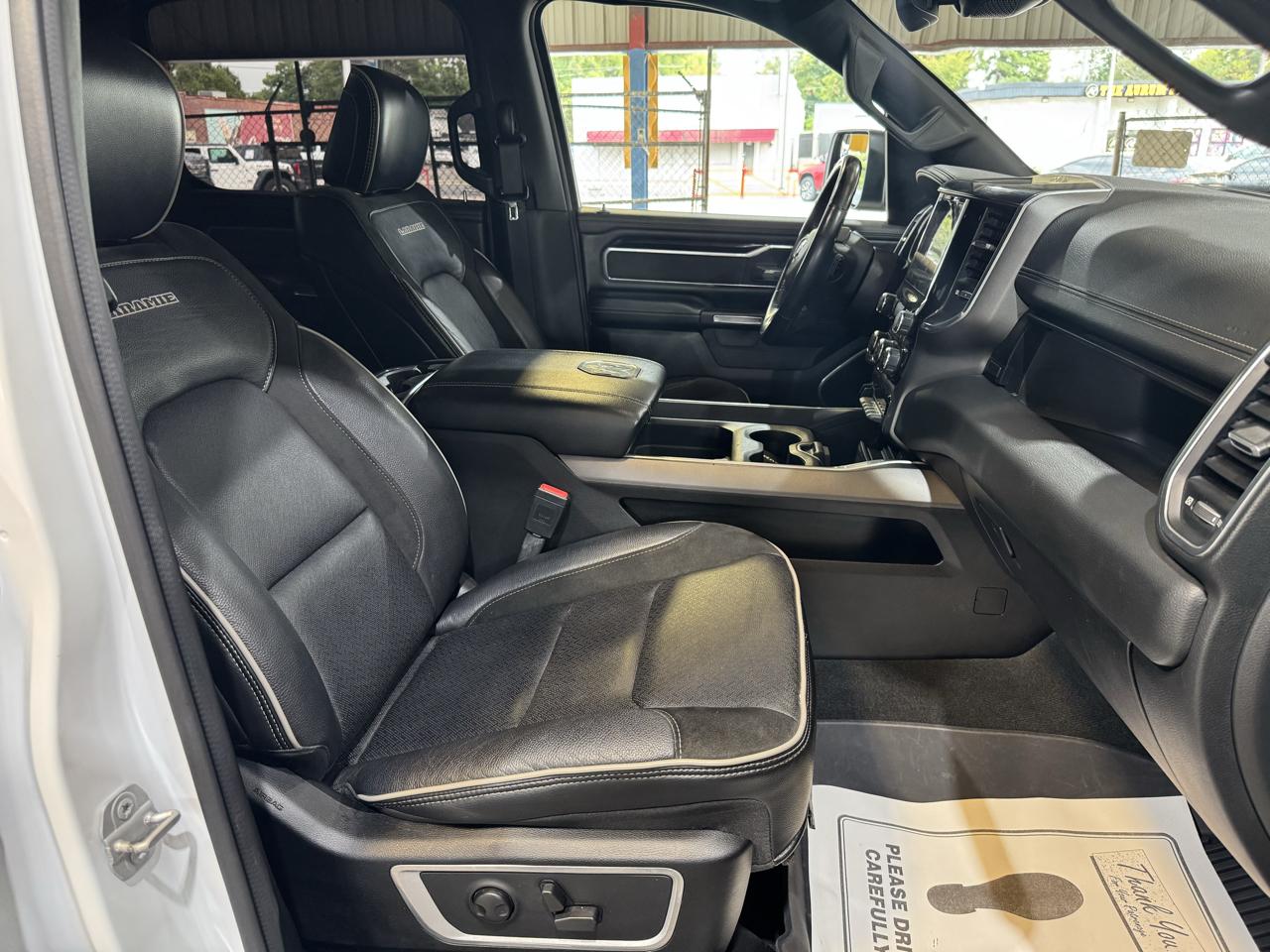 RAM 1500 Laramie Crew Cab SWB 4WD 2022