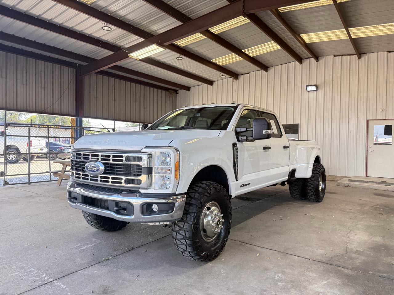 Ford F-350 SD XLT Crew Cab Long Bed DRW 4WD 2023