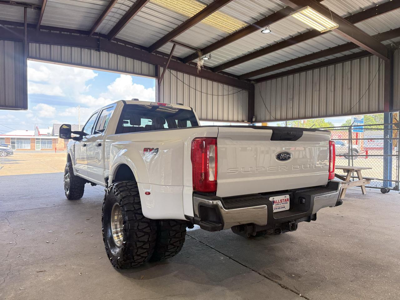 Ford F-350 SD XLT Crew Cab Long Bed DRW 4WD 2023