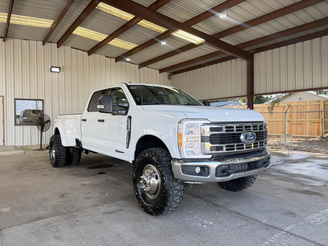Ford F-350 SD XLT Crew Cab Long Bed DRW 4WD 2023