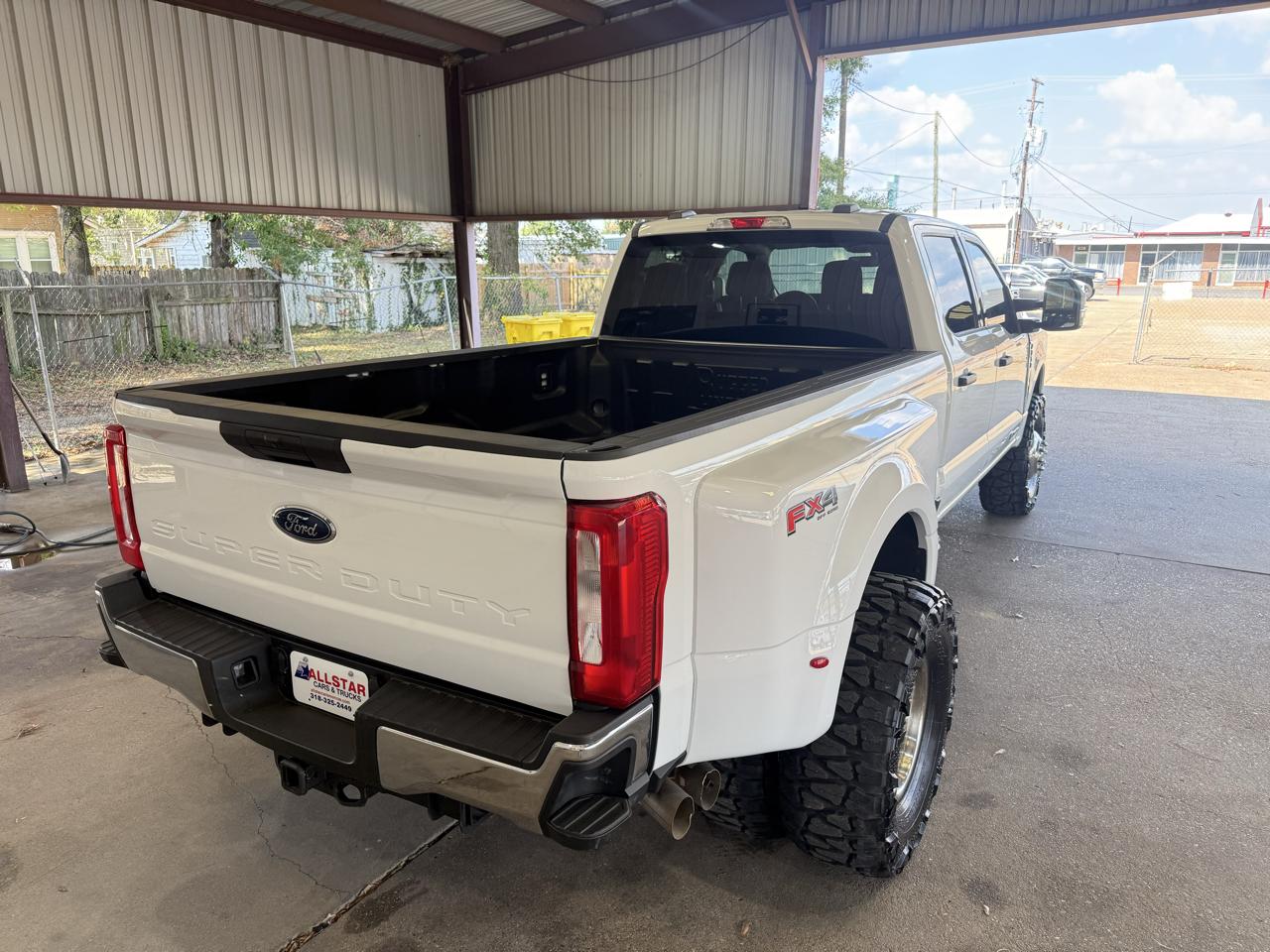 Ford F-350 SD XLT Crew Cab Long Bed DRW 4WD 2023