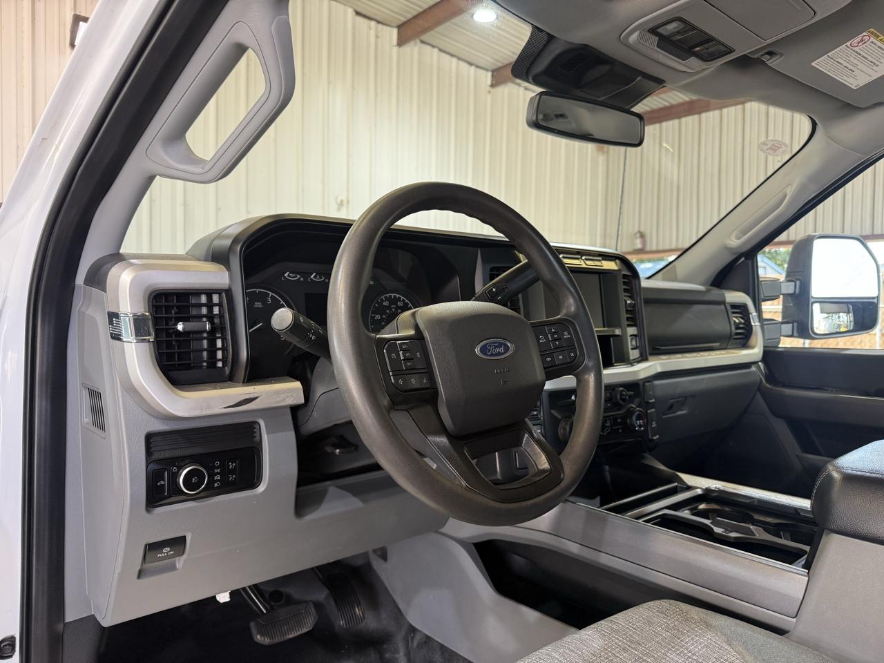 Ford F-350 SD XLT Crew Cab Long Bed DRW 4WD 2023