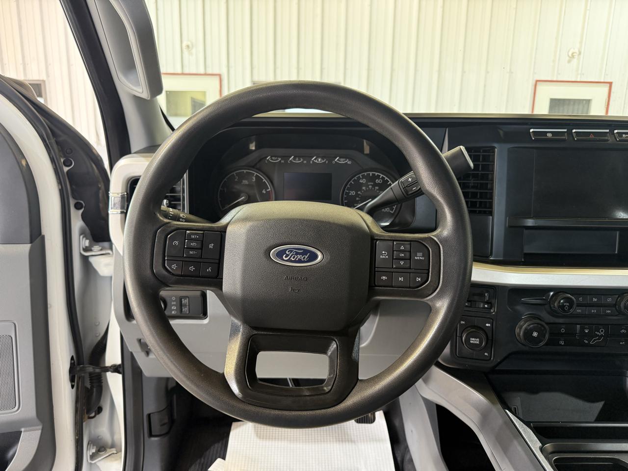 Ford F-350 SD XLT Crew Cab Long Bed DRW 4WD 2023