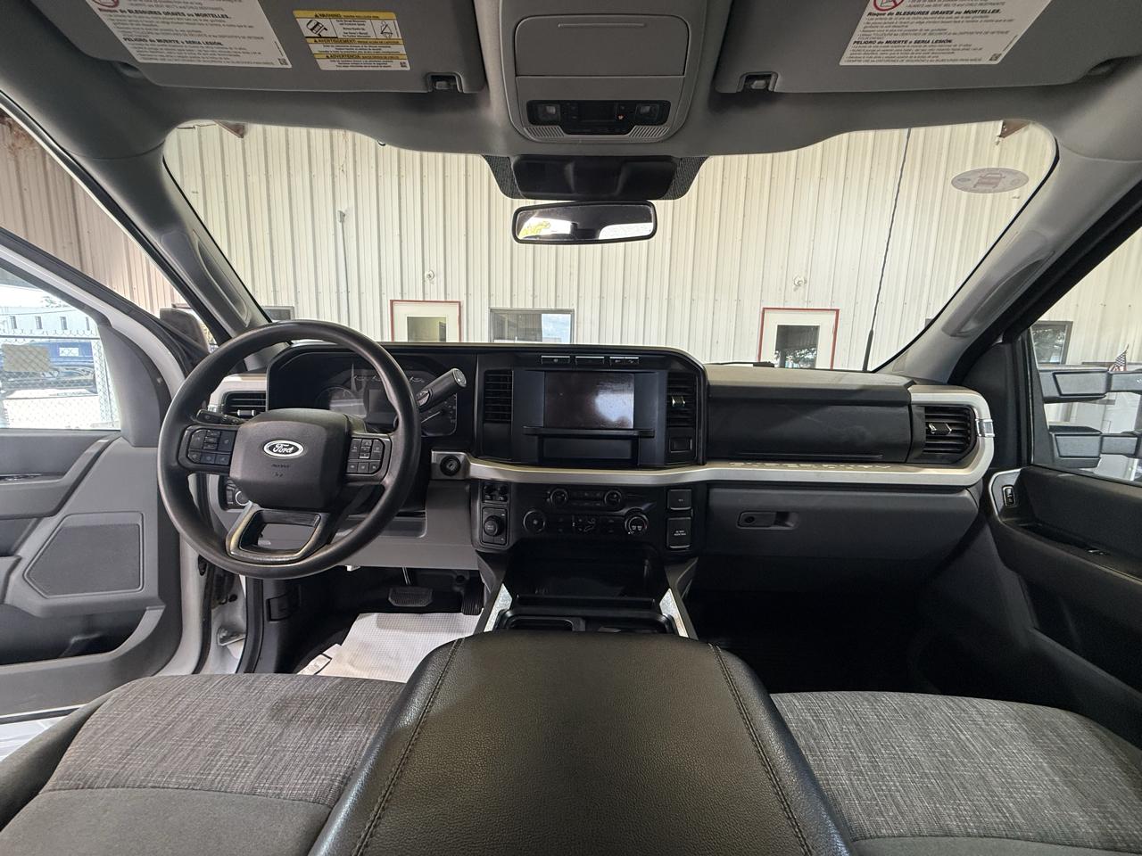 Ford F-350 SD XLT Crew Cab Long Bed DRW 4WD 2023