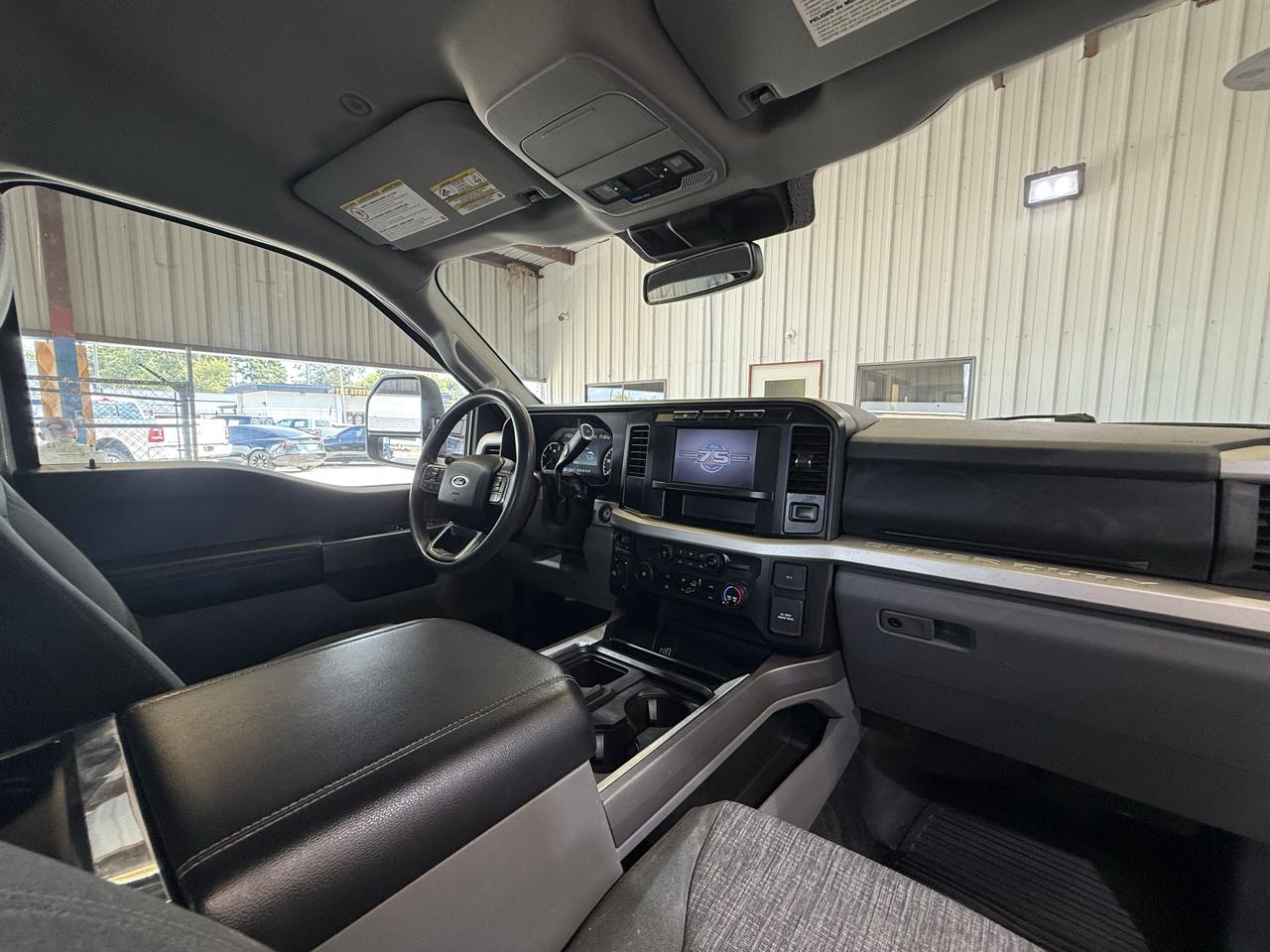 Ford F-350 SD XLT Crew Cab Long Bed DRW 4WD 2023