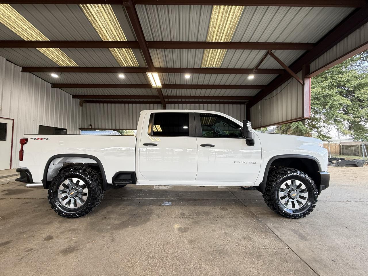Chevrolet Silverado 2500HD Custom Crew Cab Short Box 4WD 2023