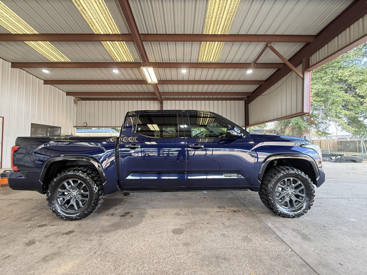 Toyota Tundra Platinum CrewMax 4WD Hybrid 2023