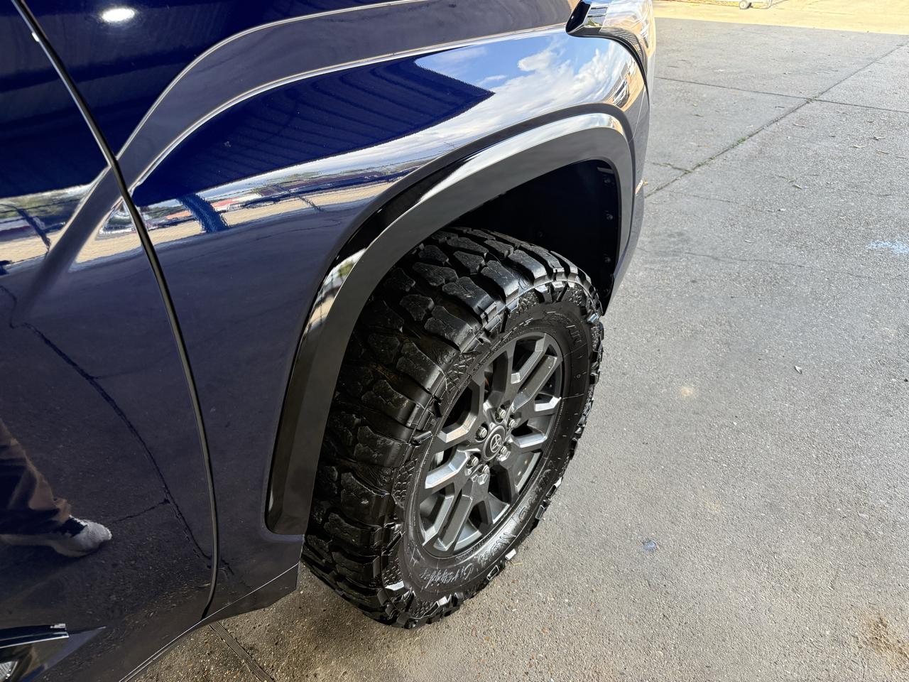Toyota Tundra Platinum CrewMax 4WD Hybrid 2023