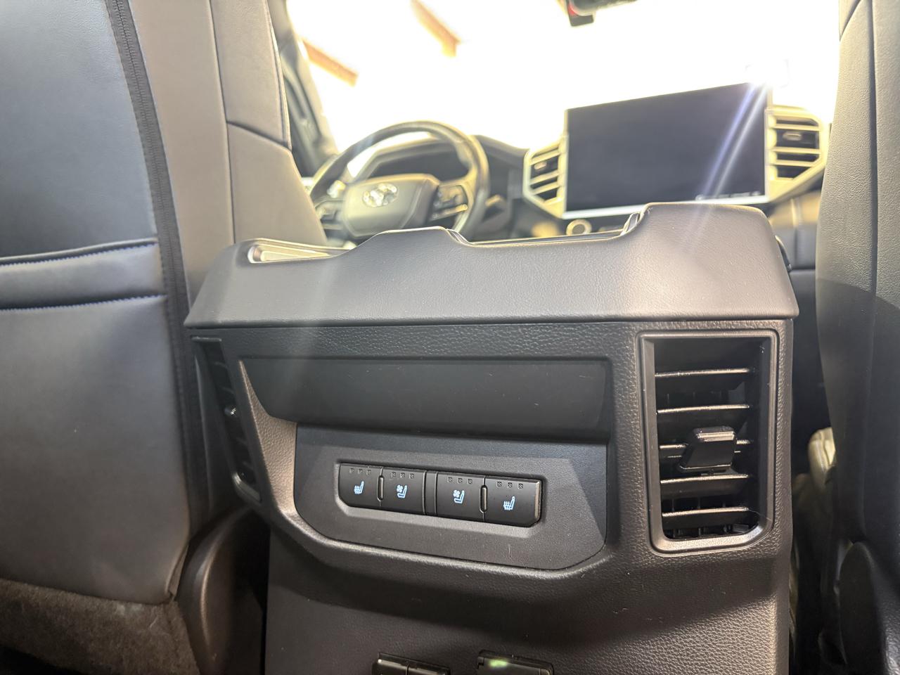 Toyota Tundra Platinum CrewMax 4WD Hybrid 2023