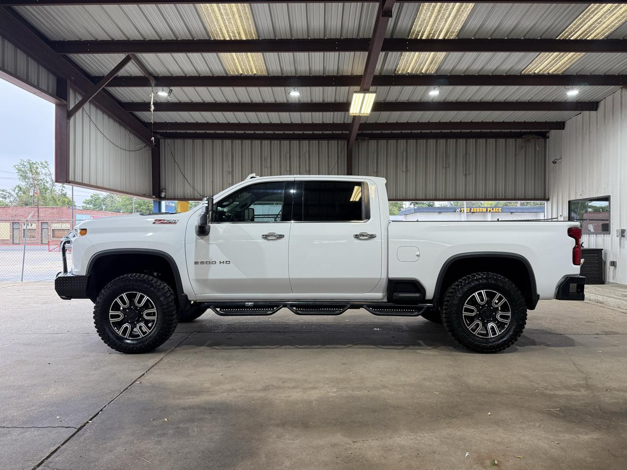 Chevrolet Silverado photo 3
