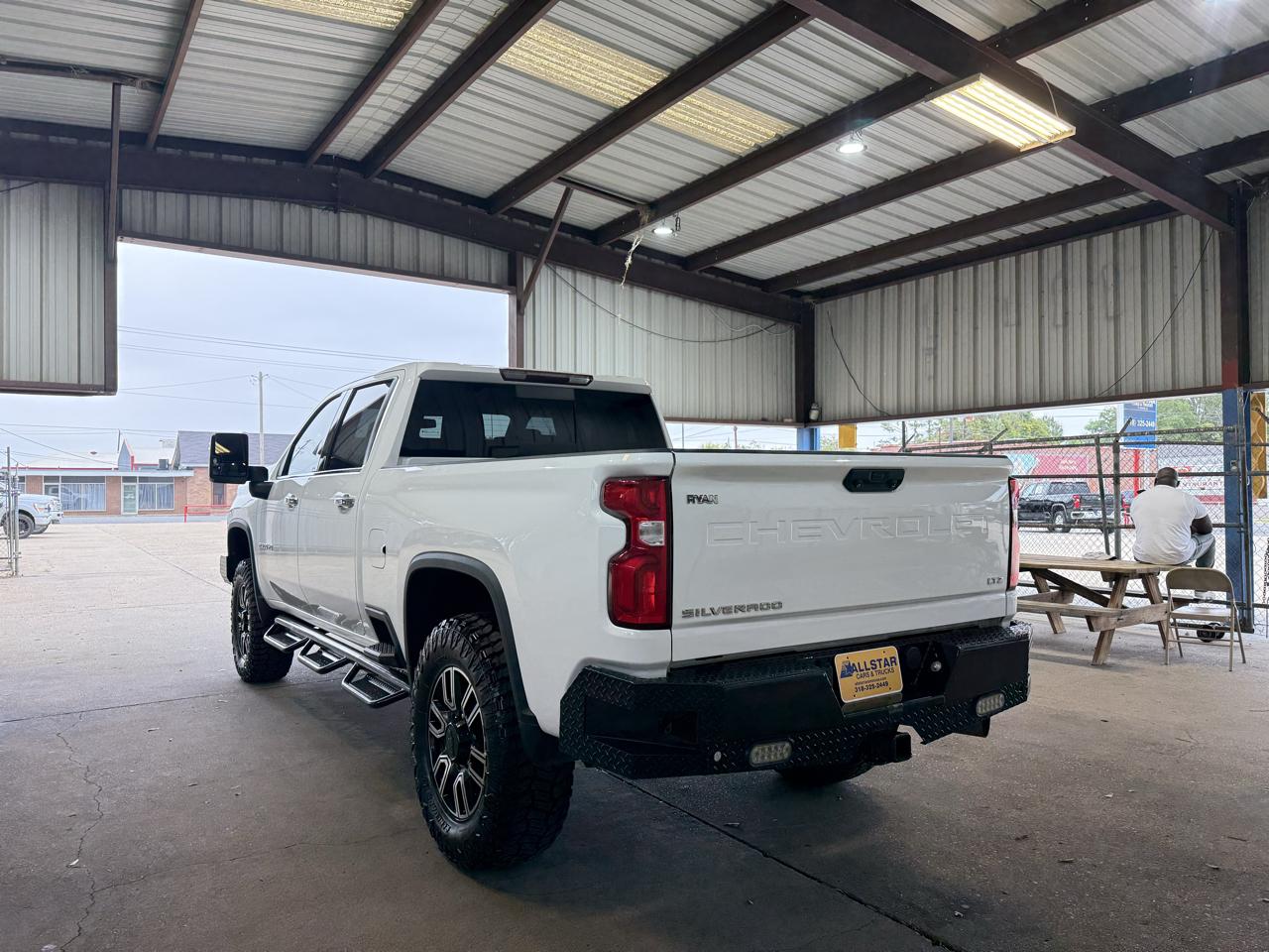 Chevrolet Silverado photo 4
