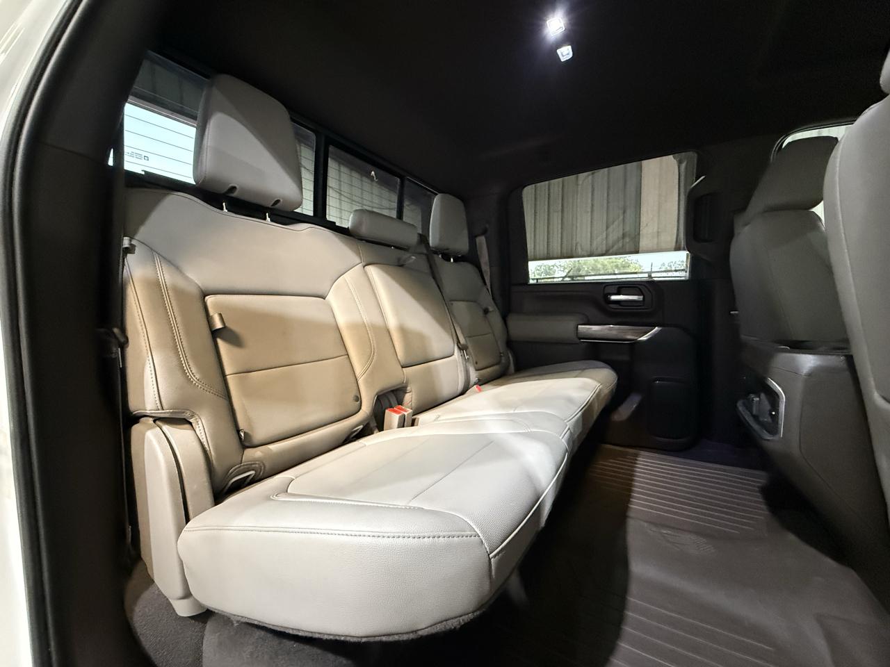 Chevrolet Silverado photo 22