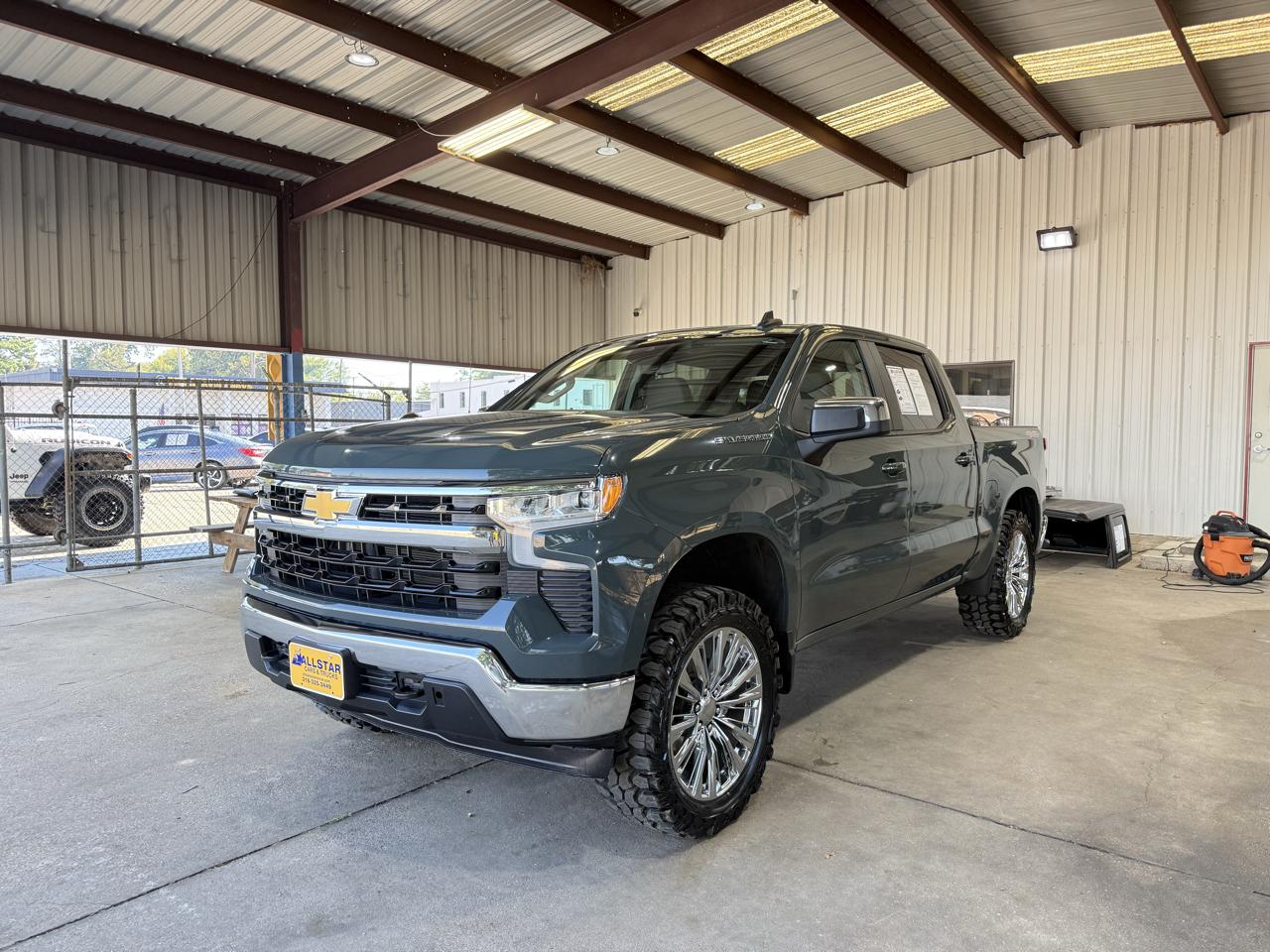 Chevrolet Silverado 1500 LT Crew Cab 4WD 2025