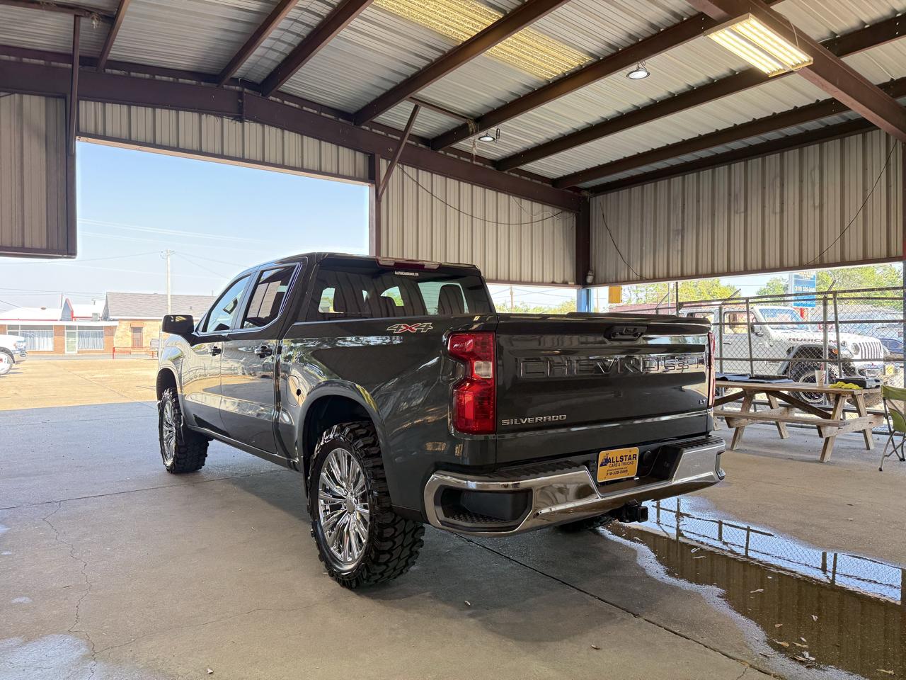 Chevrolet Silverado 1500 LT Crew Cab 4WD 2025