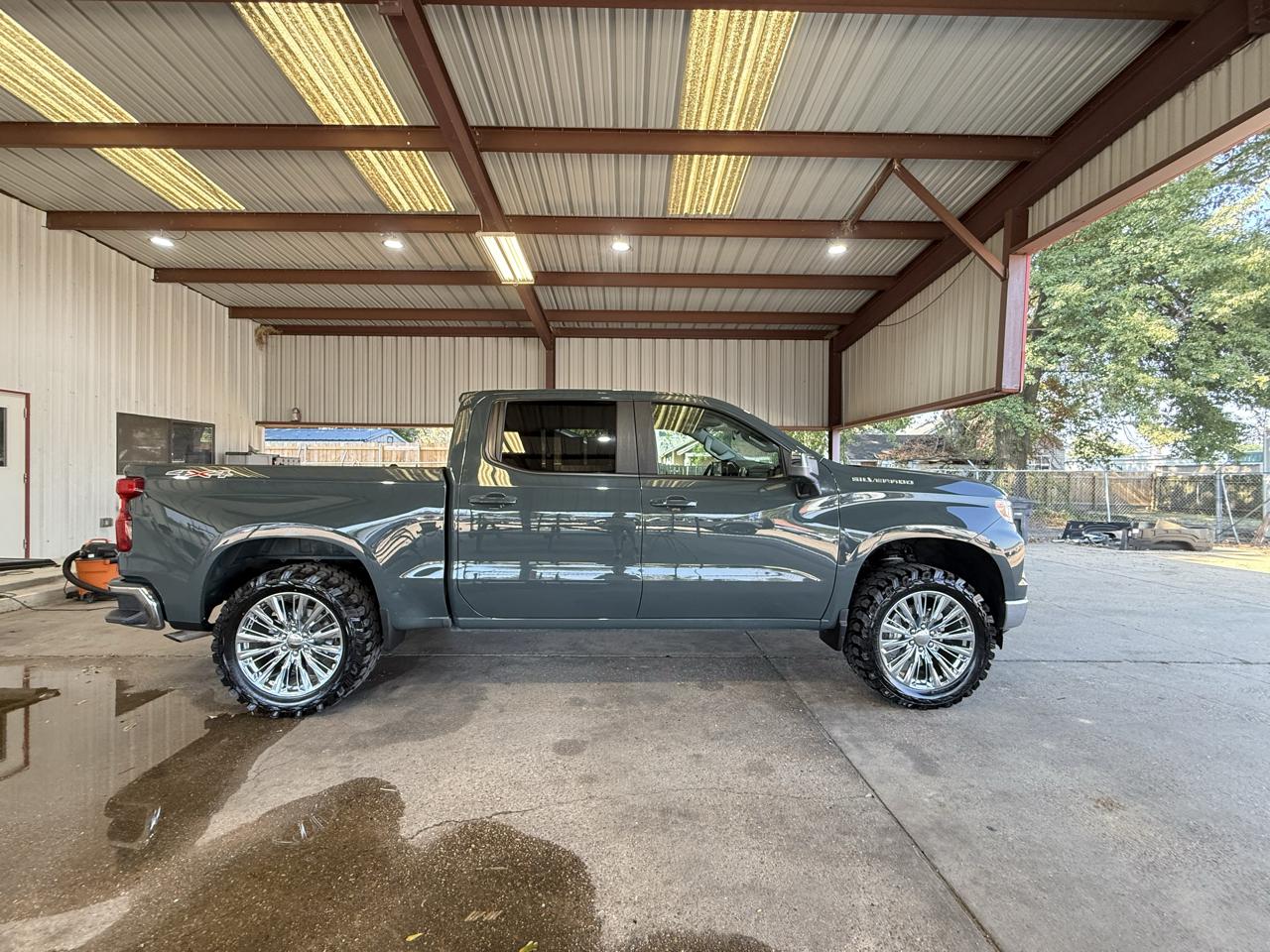 Chevrolet Silverado 1500 LT Crew Cab 4WD 2025