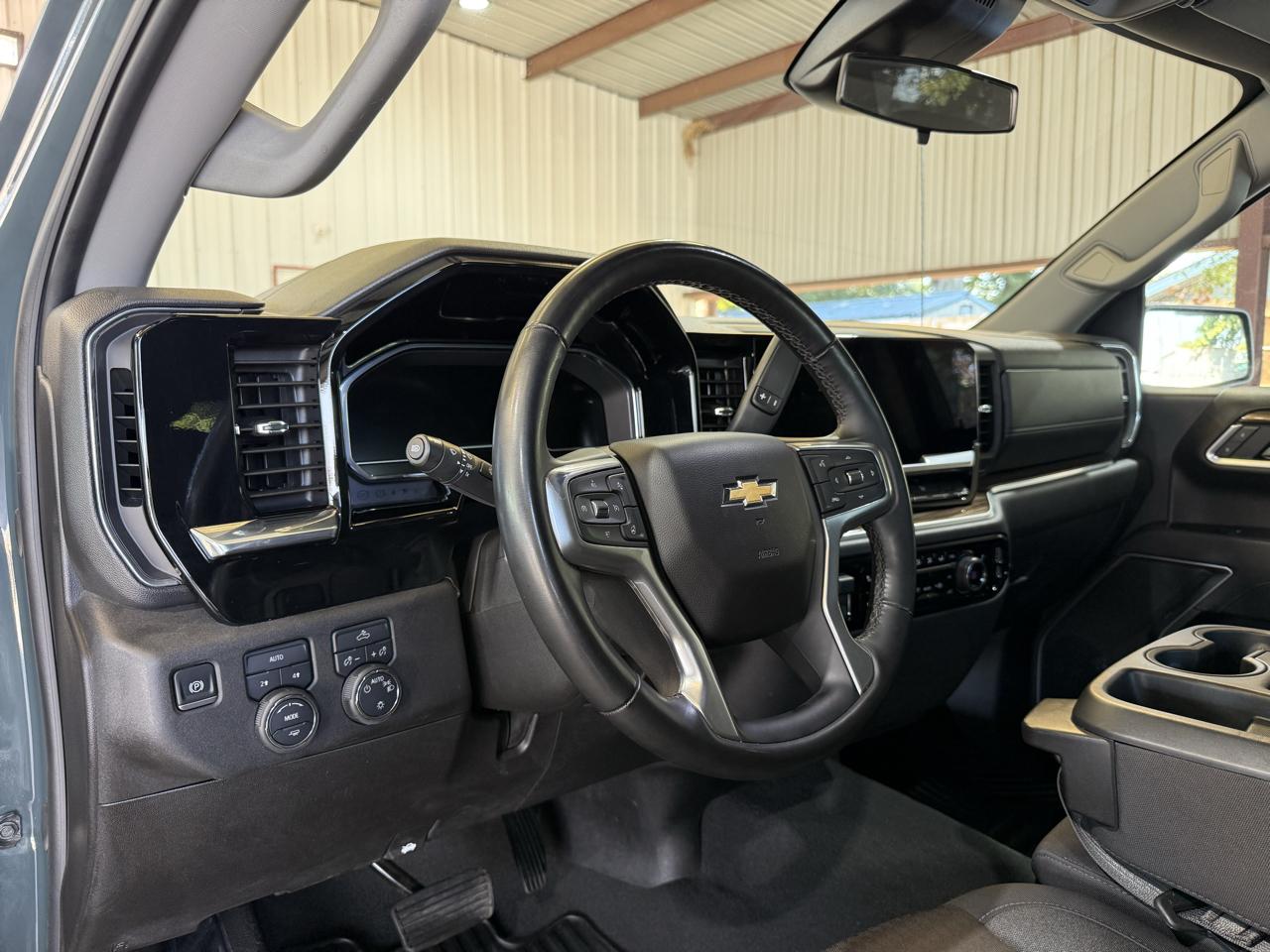 Chevrolet Silverado 1500 LT Crew Cab 4WD 2025