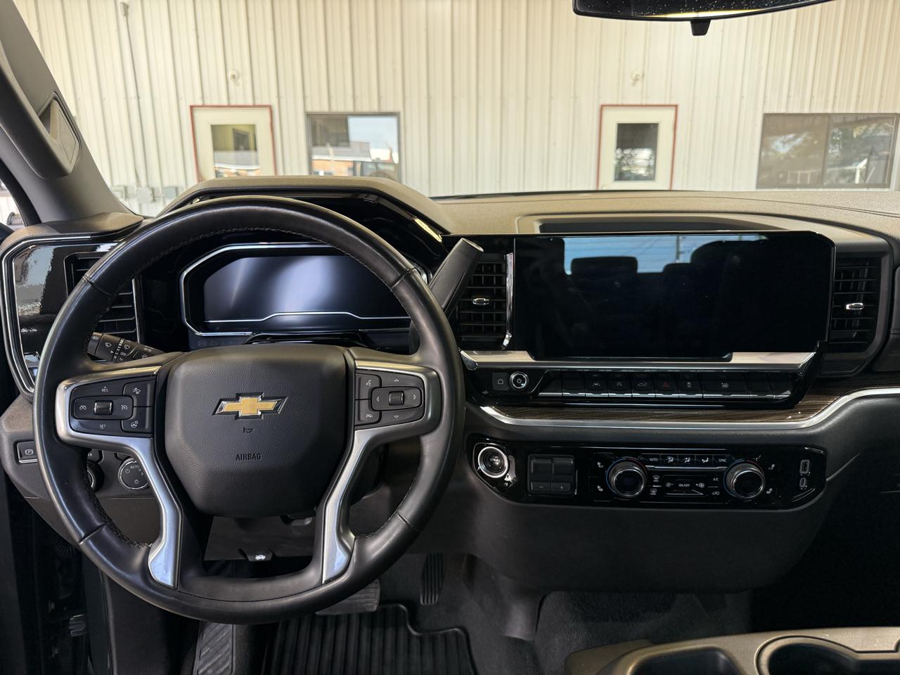 Chevrolet Silverado 1500 LT Crew Cab 4WD 2025