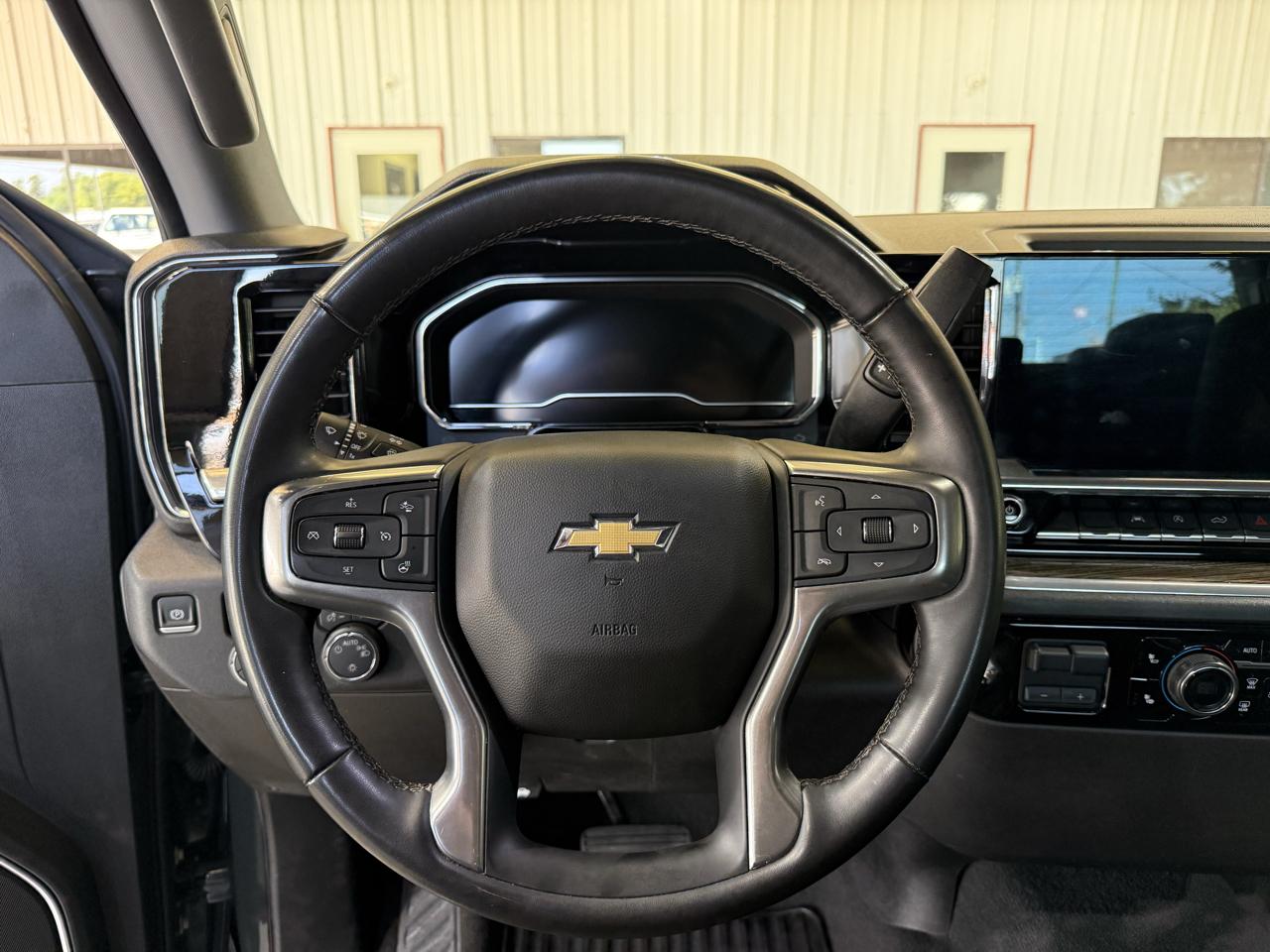 Chevrolet Silverado 1500 LT Crew Cab 4WD 2025