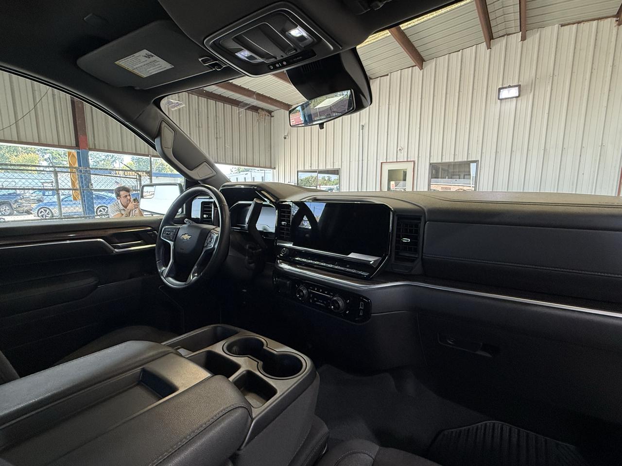 Chevrolet Silverado 1500 LT Crew Cab 4WD 2025