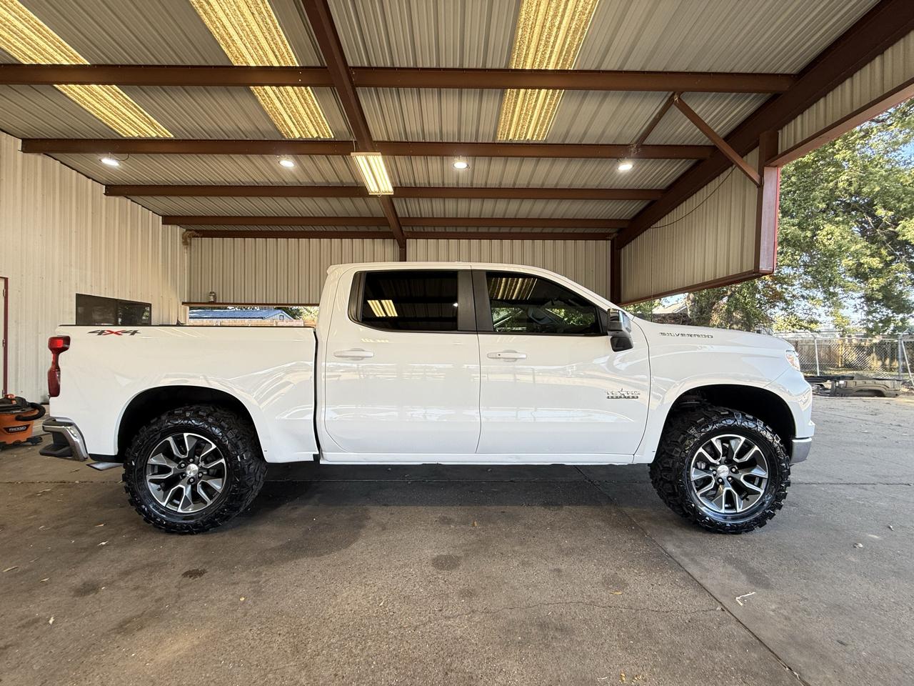 Chevrolet Silverado 1500 LT Crew Cab 4WD 2024