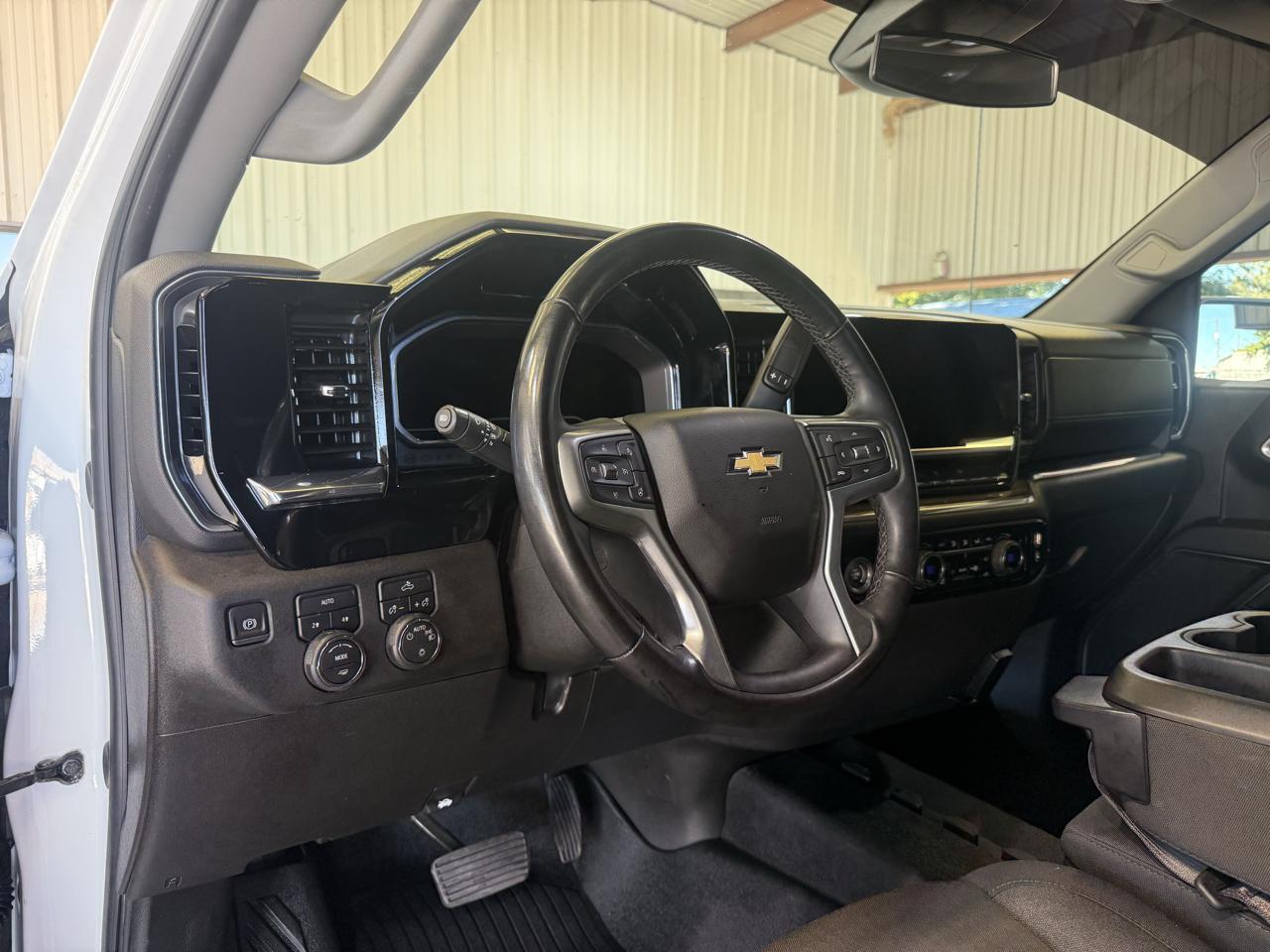 Chevrolet Silverado 1500 LT Crew Cab 4WD 2024