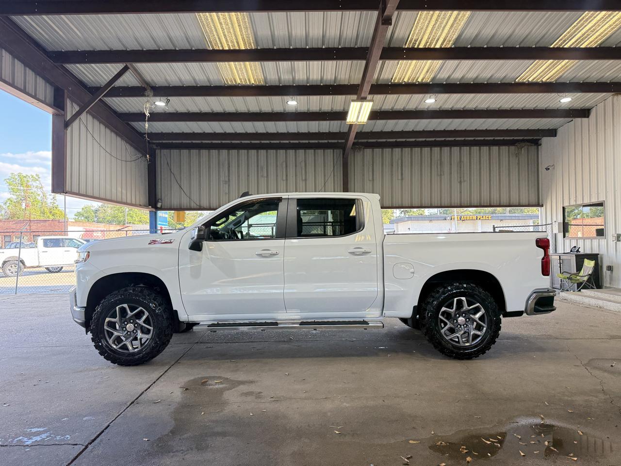 Chevrolet Silverado photo 3