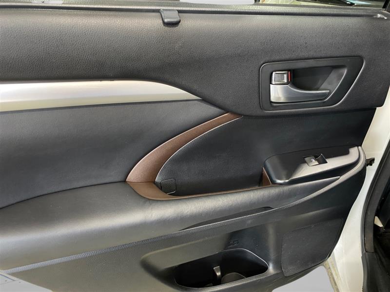 Toyota Highlander XLE AWD V6 2014 Toyota Highlander XLE AWD V6 2014