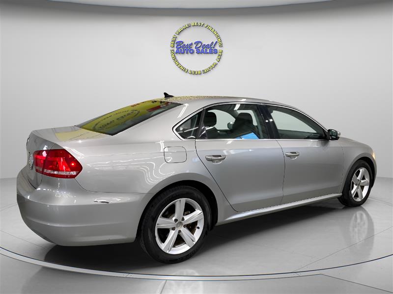 Volkswagen Passat 2.5L SE AT 2013 Volkswagen Passat 2.5L SE AT 2013