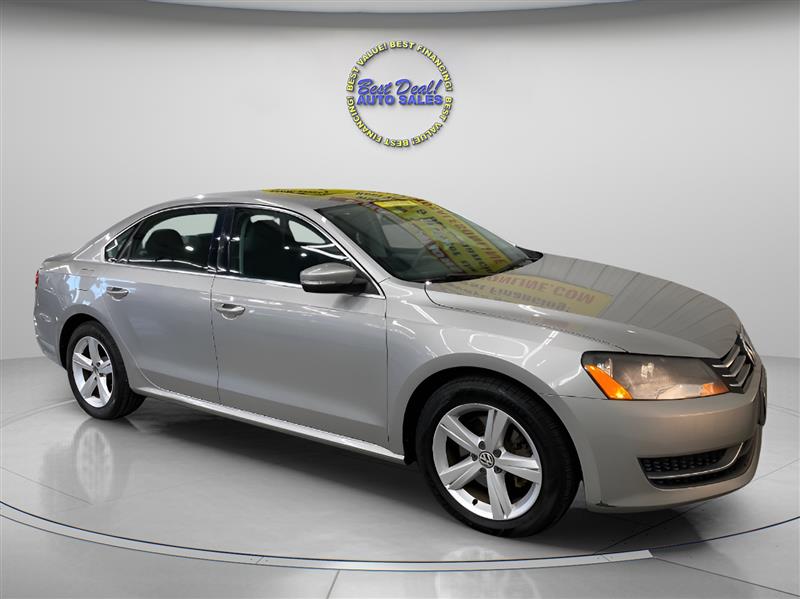 Volkswagen Passat 2.5L SE AT 2013 Volkswagen Passat 2.5L SE AT 2013